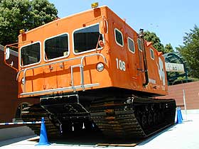 新型の雪上車