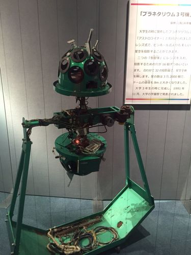 大学3年生のときに完成した3号機「アストロライナー」。画期的なレンズ式!
ドームの直径は8メートル。星の数は3万2千個!
