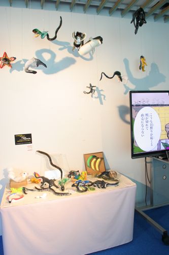 特別企画展「うなぎプラネット」の展示。うなぎに関係する造形物。