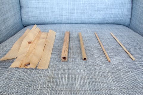 杉をスライスした材料(左端)。試作品から完成品(右端)まで。
